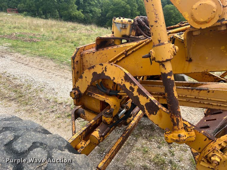 image for item JM9211 1964 Galion 104  rigid frame motor grader