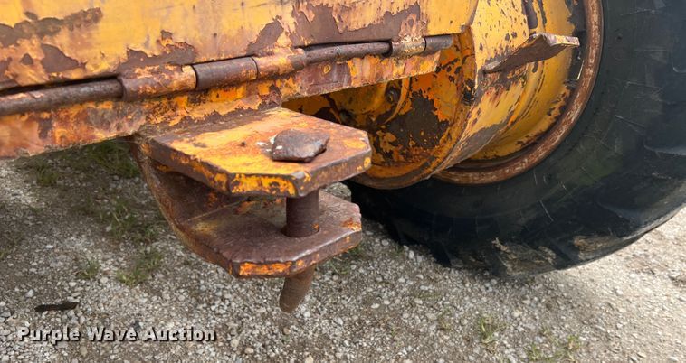 image for item JM9211 1964 Galion 104  rigid frame motor grader