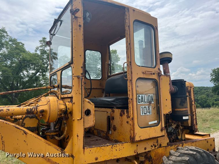 image for item JM9211 1964 Galion 104  rigid frame motor grader