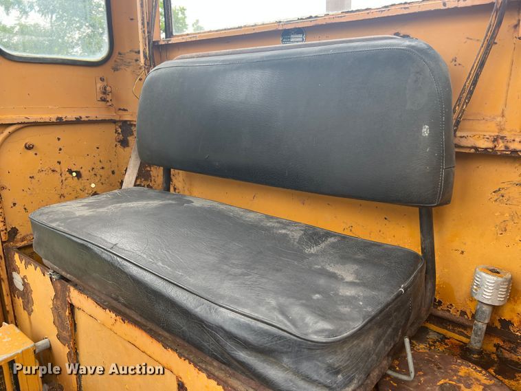 image for item JM9211 1964 Galion 104  rigid frame motor grader