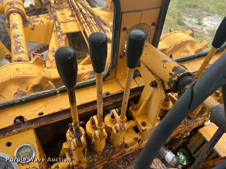 image for item JM9211 1964 Galion 104  rigid frame motor grader