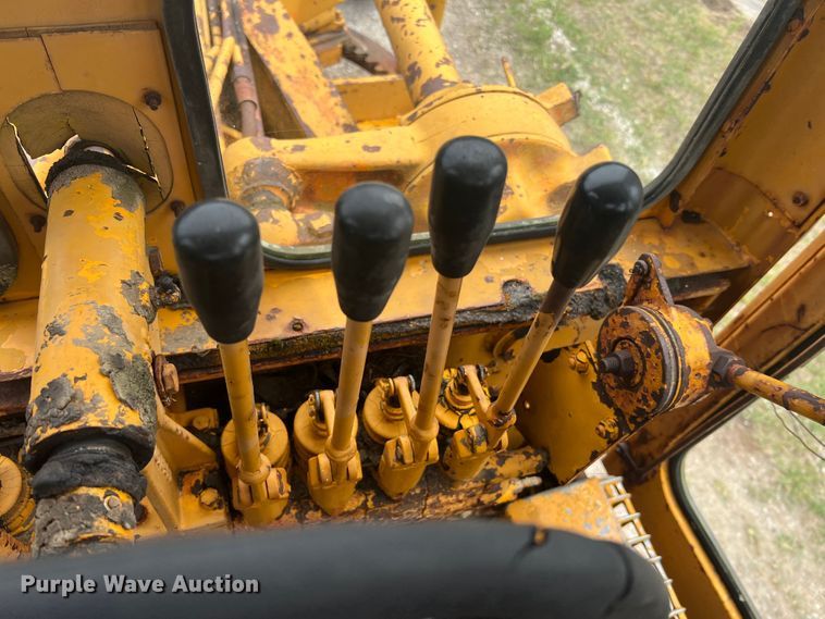 image for item JM9211 1964 Galion 104  rigid frame motor grader