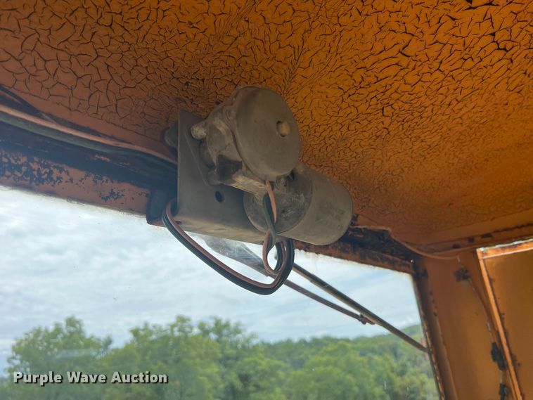 image for item JM9211 1964 Galion 104  rigid frame motor grader