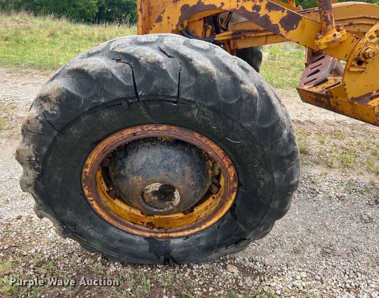 image for item JM9211 1964 Galion 104  rigid frame motor grader