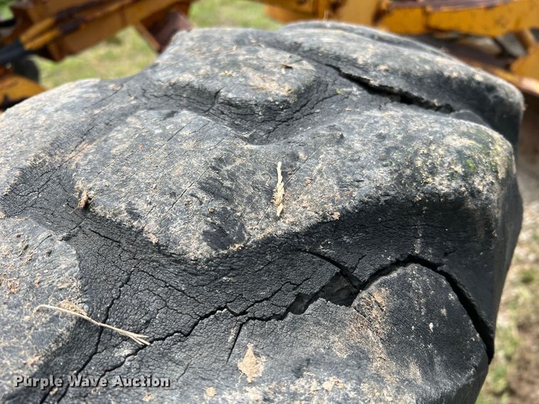 image for item JM9211 1964 Galion 104  rigid frame motor grader