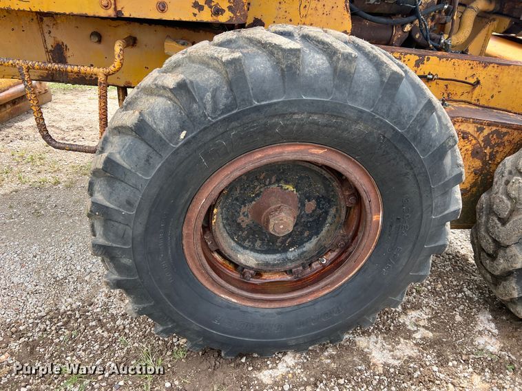 image for item JM9211 1964 Galion 104  rigid frame motor grader