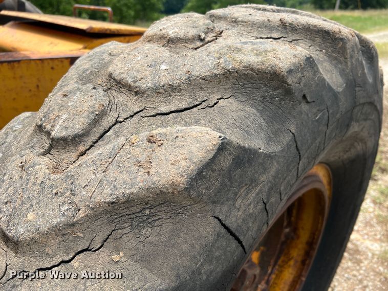 image for item JM9211 1964 Galion 104  rigid frame motor grader