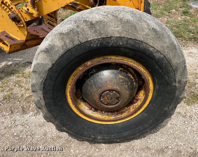 image for item JM9211 1964 Galion 104  rigid frame motor grader