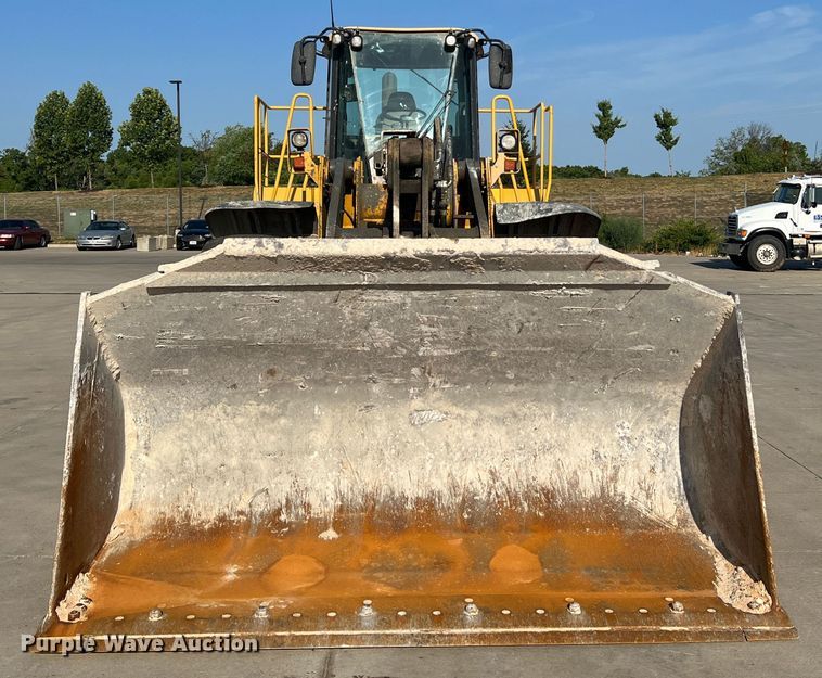 image for item JM9218 2010 John Deere 824K  wheel loader