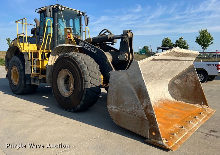 image for item JM9218 2010 John Deere 824K  wheel loader