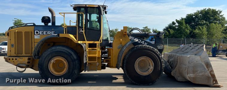 image for item JM9218 2010 John Deere 824K  wheel loader