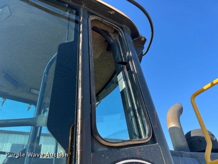 image for item JM9218 2010 John Deere 824K  wheel loader