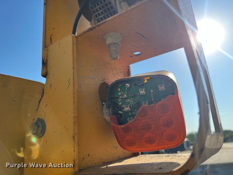 image for item JM9218 2010 John Deere 824K  wheel loader