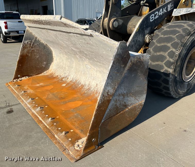 image for item JM9218 2010 John Deere 824K  wheel loader