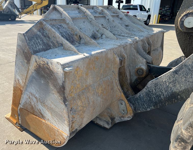 image for item JM9218 2010 John Deere 824K  wheel loader