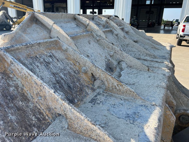 image for item JM9218 2010 John Deere 824K  wheel loader