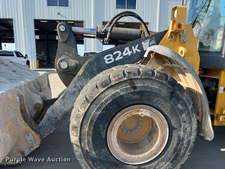 image for item JM9218 2010 John Deere 824K  wheel loader