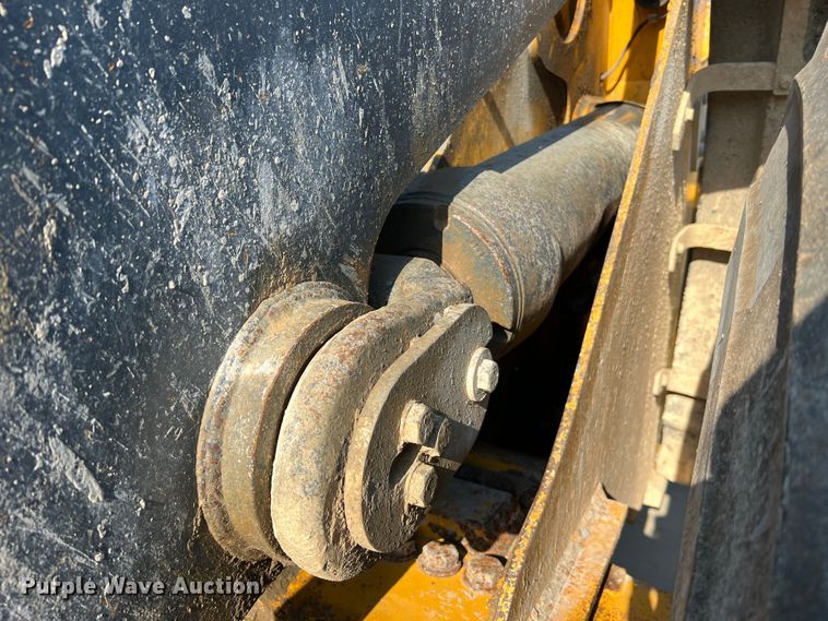 image for item JM9218 2010 John Deere 824K  wheel loader