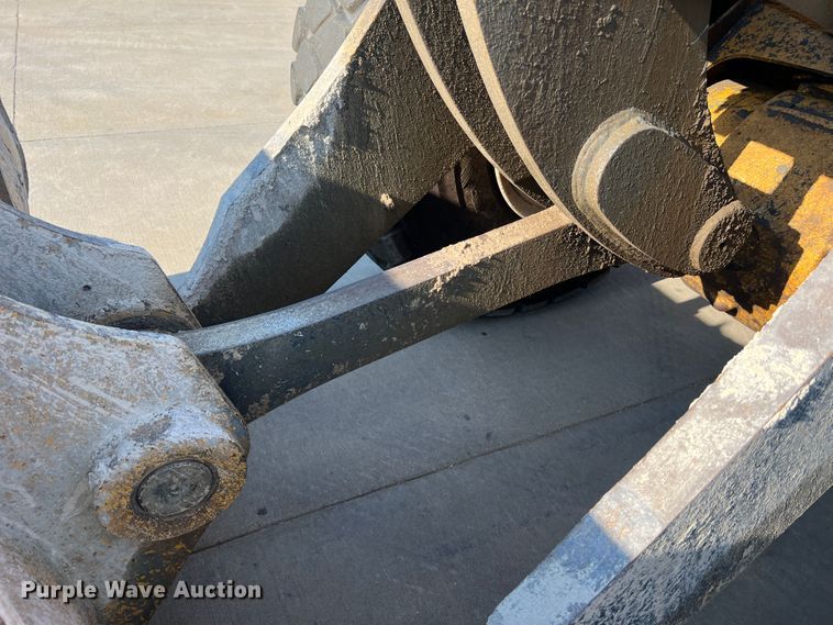 image for item JM9218 2010 John Deere 824K  wheel loader