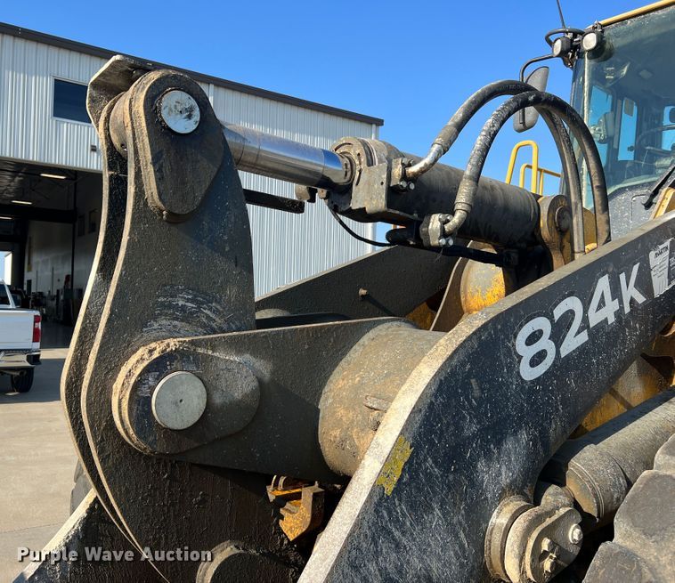 image for item JM9218 2010 John Deere 824K  wheel loader