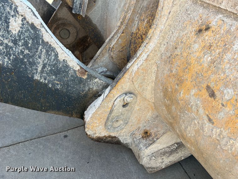 image for item JM9218 2010 John Deere 824K  wheel loader