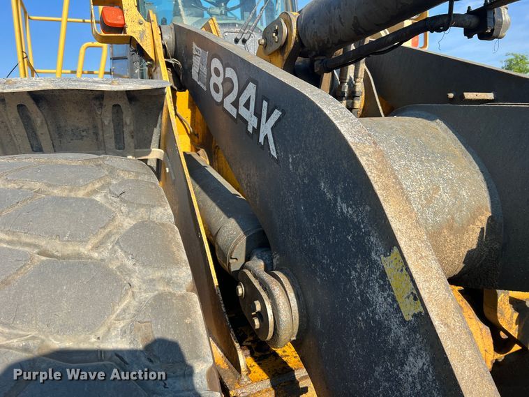 image for item JM9218 2010 John Deere 824K  wheel loader