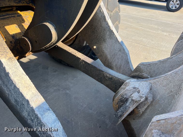 image for item JM9218 2010 John Deere 824K  wheel loader