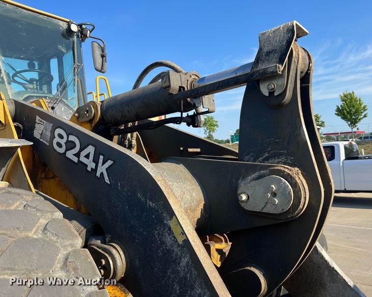 image for item JM9218 2010 John Deere 824K  wheel loader