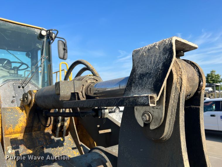 image for item JM9218 2010 John Deere 824K  wheel loader