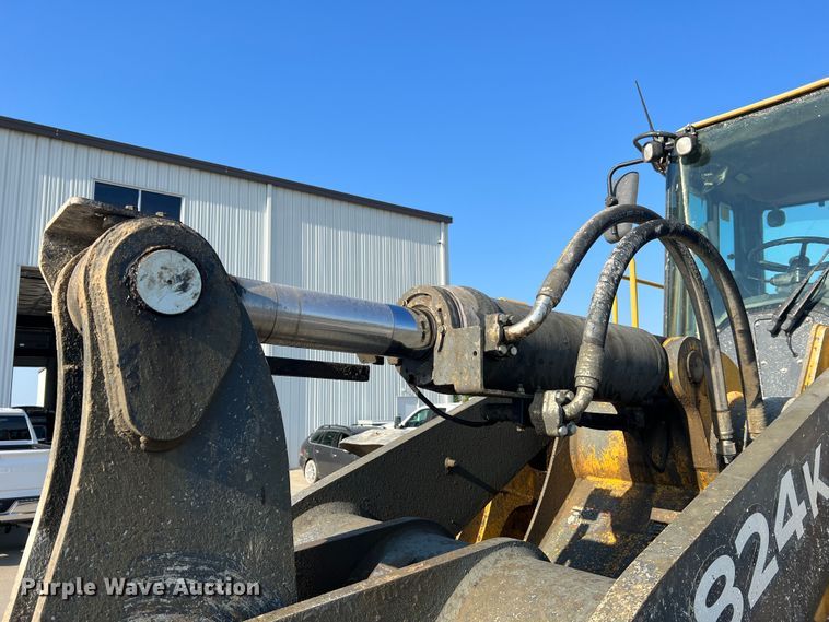 image for item JM9218 2010 John Deere 824K  wheel loader