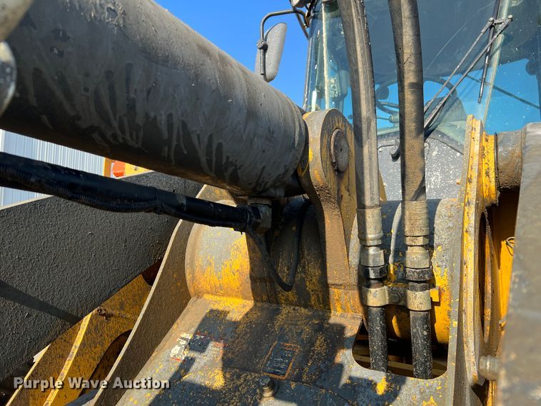 image for item JM9218 2010 John Deere 824K  wheel loader