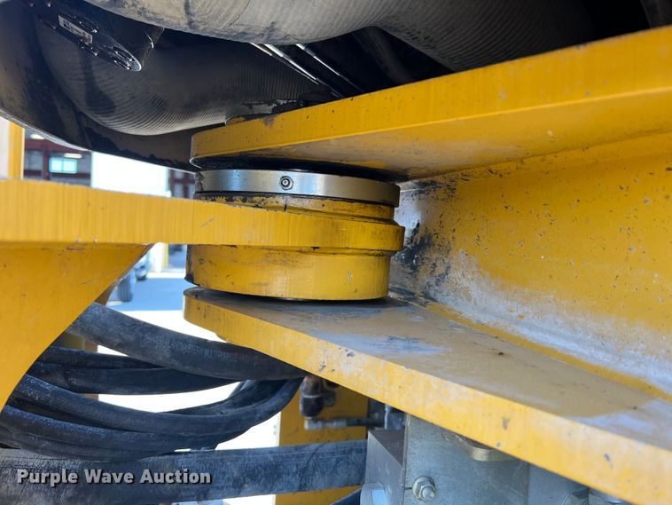 image for item JM9218 2010 John Deere 824K  wheel loader