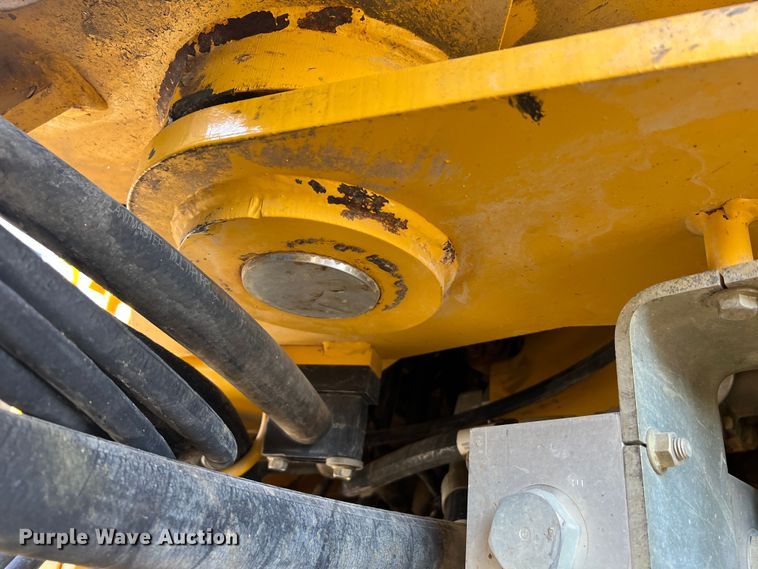 image for item JM9218 2010 John Deere 824K  wheel loader