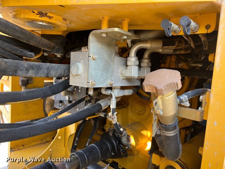 image for item JM9218 2010 John Deere 824K  wheel loader