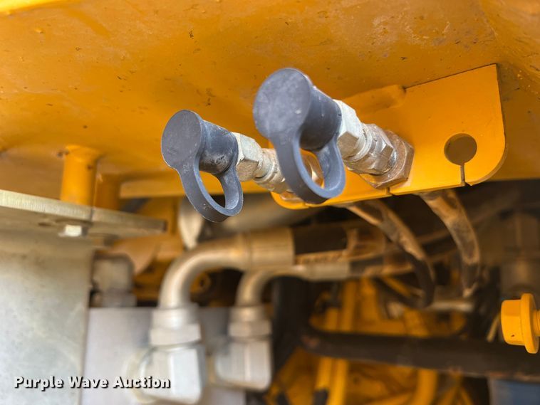 image for item JM9218 2010 John Deere 824K  wheel loader