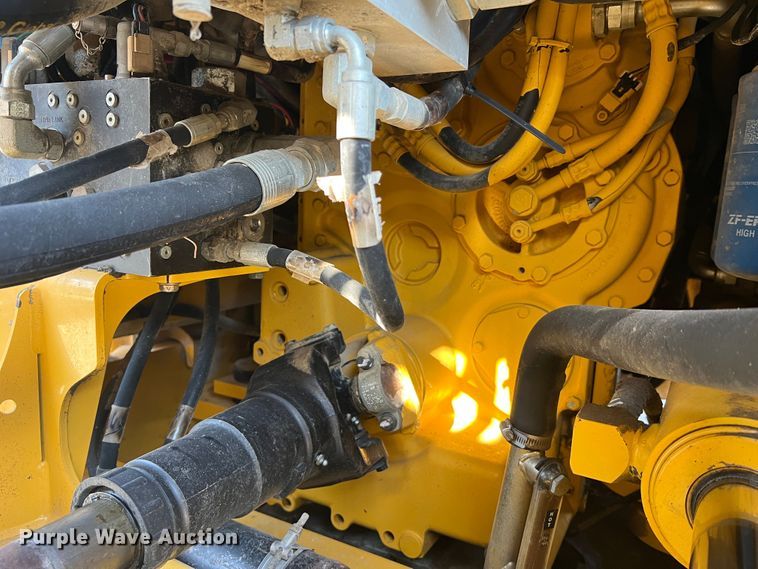 image for item JM9218 2010 John Deere 824K  wheel loader