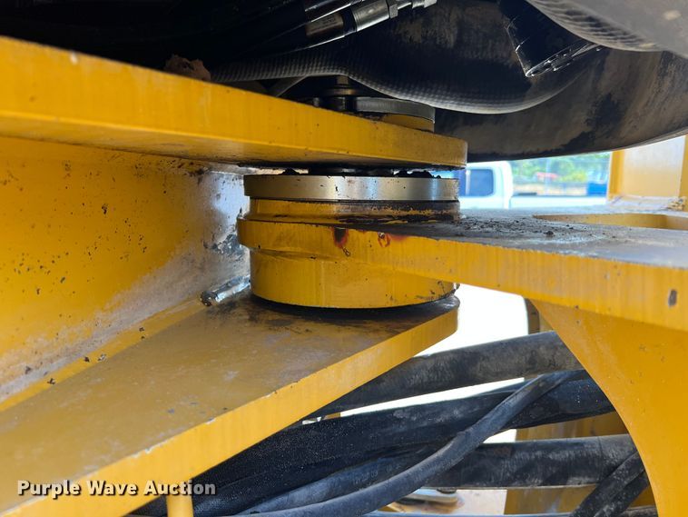 image for item JM9218 2010 John Deere 824K  wheel loader