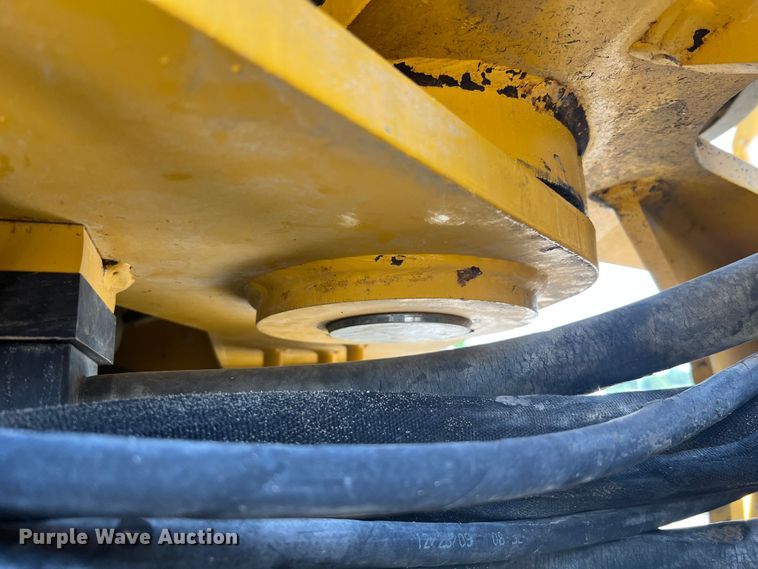 image for item JM9218 2010 John Deere 824K  wheel loader