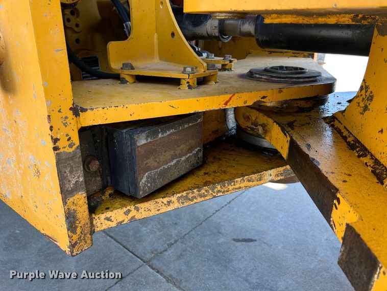 image for item JM9218 2010 John Deere 824K  wheel loader