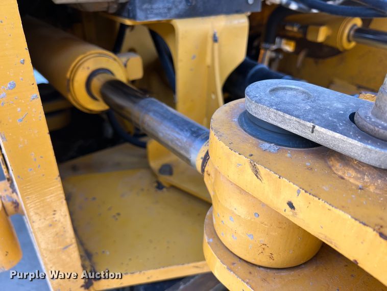 image for item JM9218 2010 John Deere 824K  wheel loader