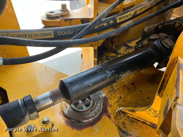 image for item JM9218 2010 John Deere 824K  wheel loader