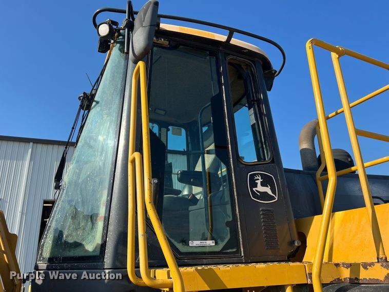 image for item JM9218 2010 John Deere 824K  wheel loader