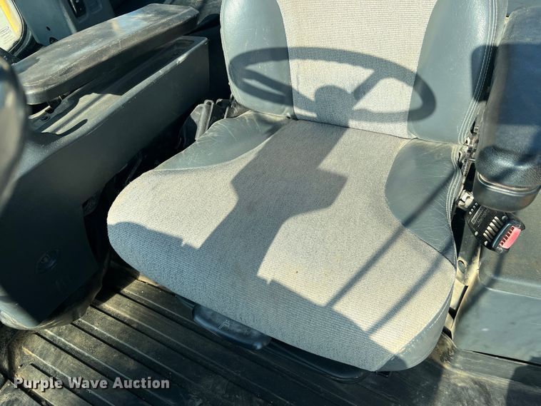 image for item JM9218 2010 John Deere 824K  wheel loader