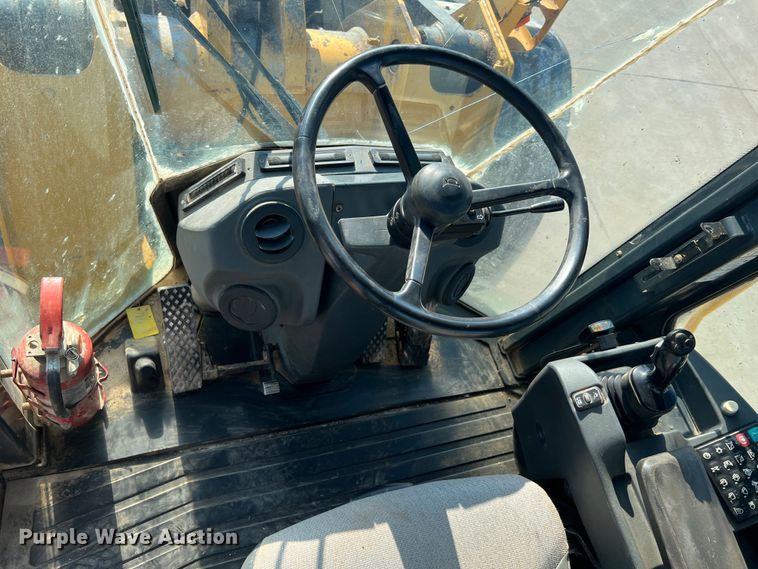 image for item JM9218 2010 John Deere 824K  wheel loader