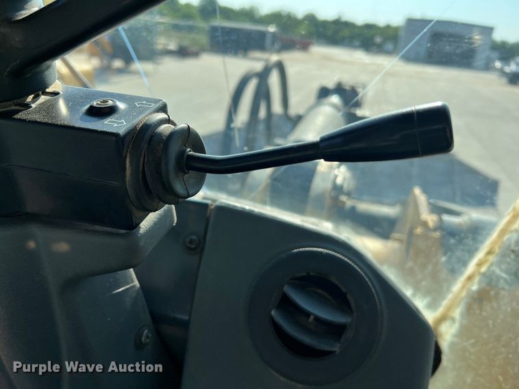 image for item JM9218 2010 John Deere 824K  wheel loader