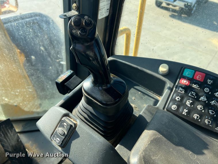 image for item JM9218 2010 John Deere 824K  wheel loader