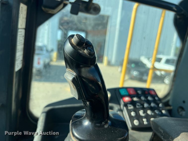 image for item JM9218 2010 John Deere 824K  wheel loader