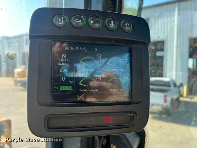 image for item JM9218 2010 John Deere 824K  wheel loader