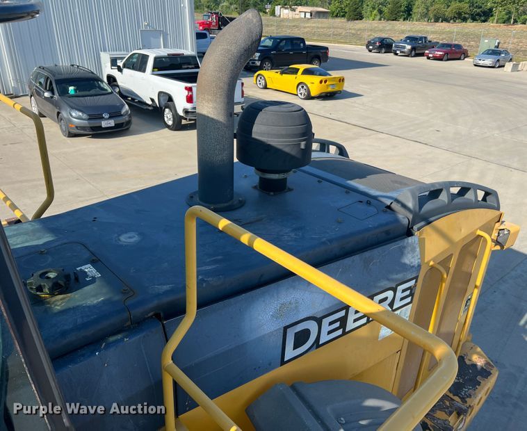 image for item JM9218 2010 John Deere 824K  wheel loader