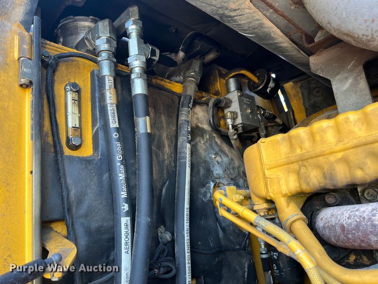 image for item JM9218 2010 John Deere 824K  wheel loader